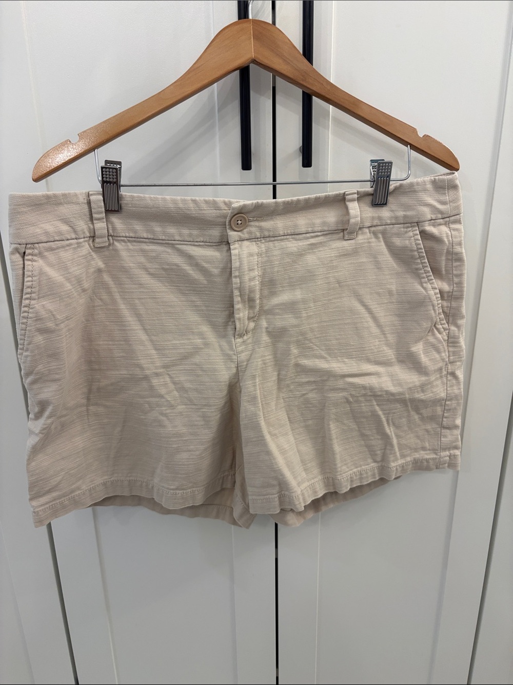 LOFT Light Beige Casual Women's Shorts